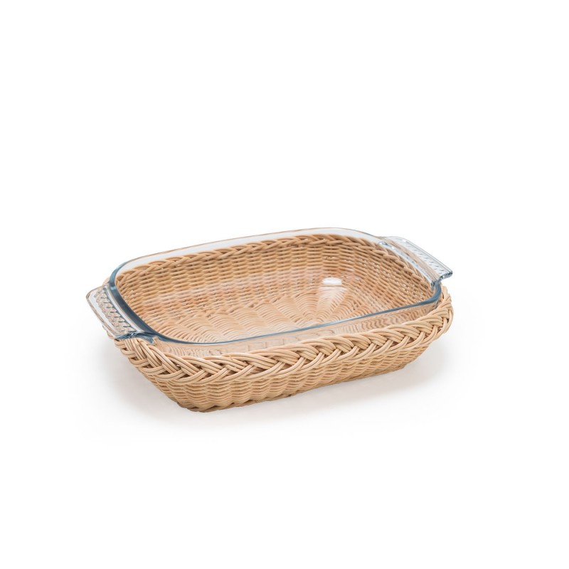 Basket in natural wicker with rectangular baking dish in pyrex glass